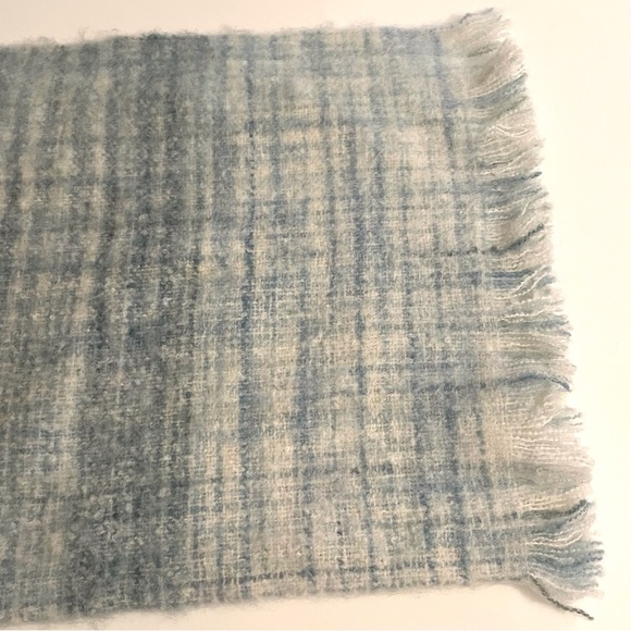 Fluffiest, warmest Anthropologie scarf - Picture 5 of 13